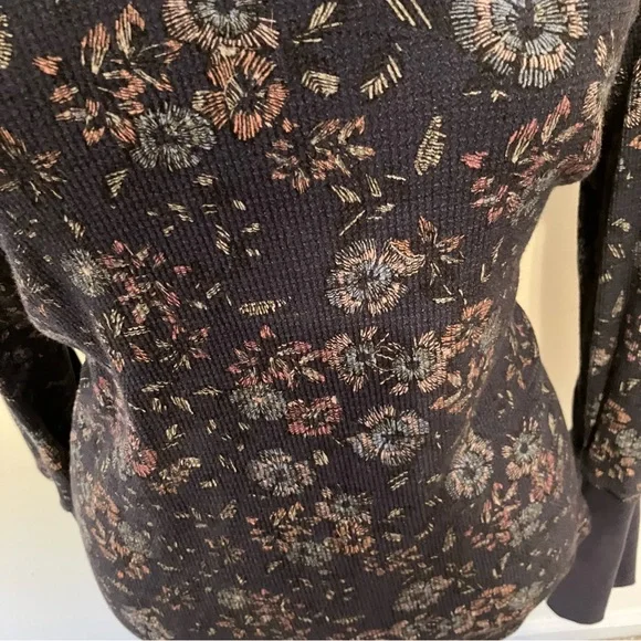 Sundance Women’s Blue Floral Waffle Knit Thermal Shirt Velvet Cuff Sz PXL - Picture 3 of 7